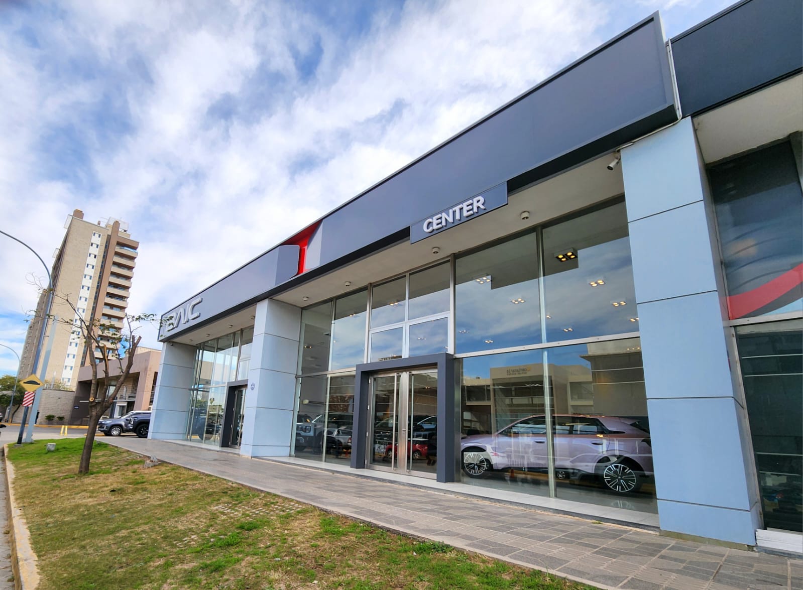 Frente del showroom BAIC Center — ARCFOX Córdoba